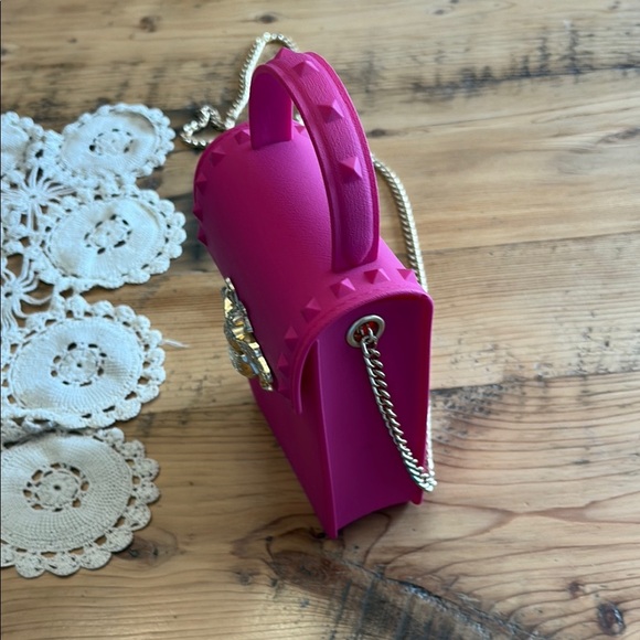 Vibrant Pink Mini Bag with Gold Beetle clasp and Chain Strap - Picture 4 of 7